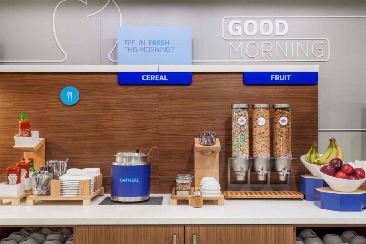 Holiday Inn Express La Plata By Ihg Esterno foto